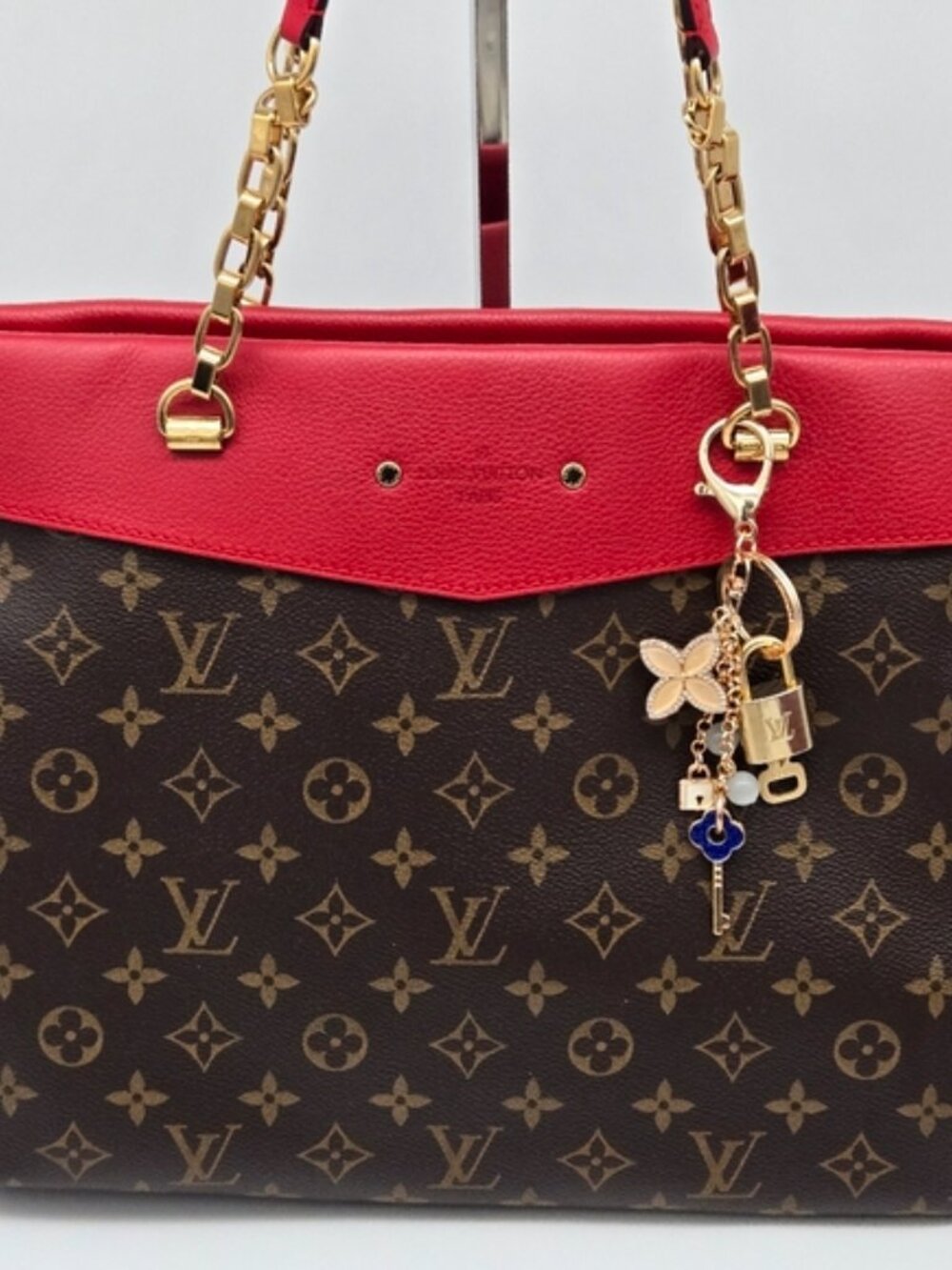 Authentic Louis Vuitton Gold Lock 🔒 Unbranded Keychain Bag Charm LV - Picture 3 of 8